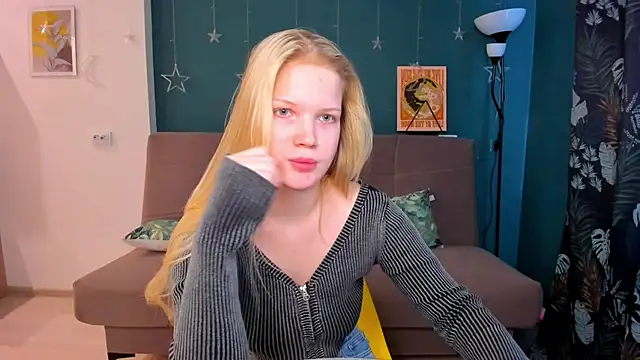 Snapshot of Xloe_Queen chatting on 02/10/25, 09:25 Xloe Queen online show from 02/10/25, 09:25