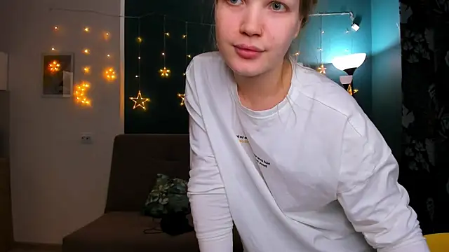 Snapshot of Xloe_Queen chatting on 02/25/25, 02:37 Xloe Queen online show from 02/25/25, 02:37