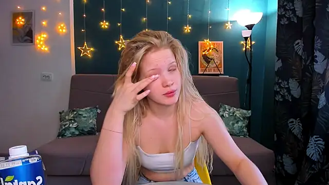 Snapshot of Xloe_Queen chatting on 02/22/25, 08:29 Xloe Queen online show from 02/22/25, 08:29