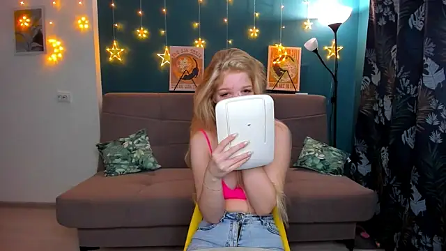 Snapshot of Xloe_Queen chatting on 01/13/25, 08:05 Xloe Queen online show from 01/13/25, 08:05