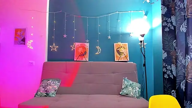 Snapshot of Xloe_Queen chatting on 02/15/25, 07:27 Xloe Queen online show from 02/15/25, 07:27