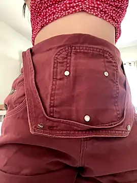 Snapshot of Morguisssz chatting on 11/12/25, 04:33 Morguisssz online show from 11/12/25, 04:33