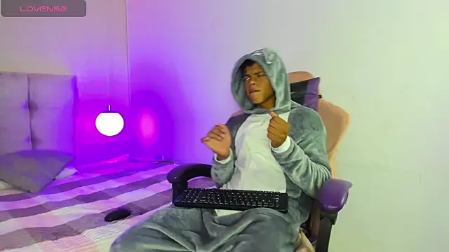 Snapshot of Jeffry_wolvess chatting on 03/19/25, 03:41 Jeffry wolvess online show from 03/19/25, 03:41