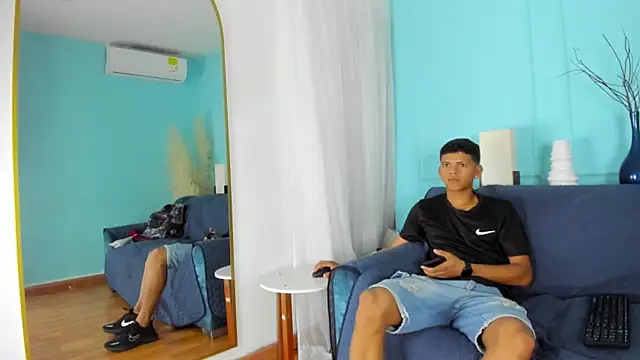 Snapshot of Jeffry_wolvess chatting on 03/14/25, 08:17 Jeffry wolvess online show from 03/14/25, 08:17