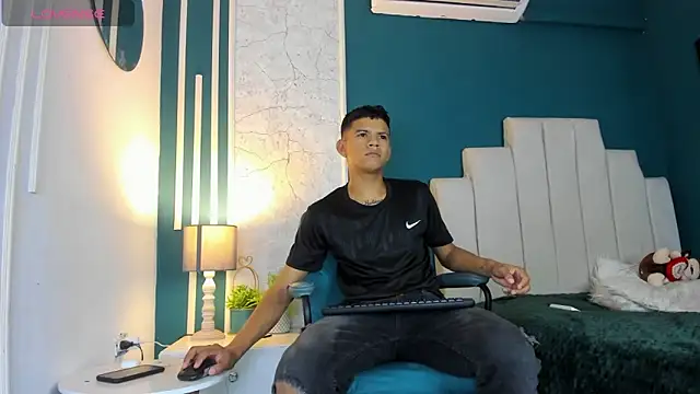 Snapshot of Jeffry_wolvess chatting on 02/27/25, 12:34 Jeffry wolvess online show from 02/27/25, 12:34