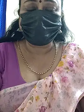 Snapshot of rekha_naier chatting on 11/15/25, 01:04 rekha naier online show from 11/15/25, 01:04