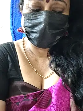 Snapshot of rekha_naier chatting on 11/23/25, 04:50 rekha naier online show from 11/23/25, 04:50