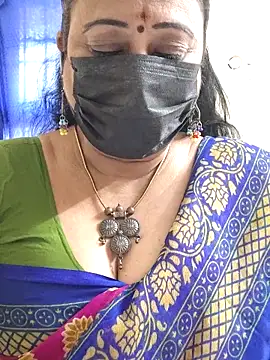 Snapshot of rekha_naier chatting on 11/17/25, 05:44 rekha naier online show from 11/17/25, 05:44