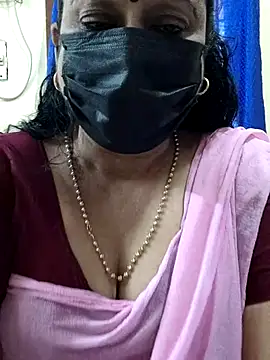 Snapshot of rekha_naier chatting on 11/21/25, 07:18 rekha naier online show from 11/21/25, 07:18