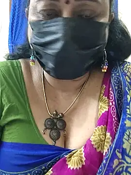 Snapshot of rekha_naier chatting on 11/17/25, 05:50 rekha naier online show from 11/17/25, 05:50