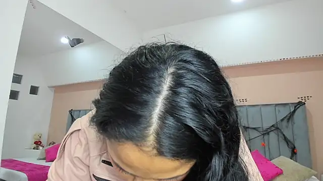 Giselle Roldan online show from 10/15/25, 04:00