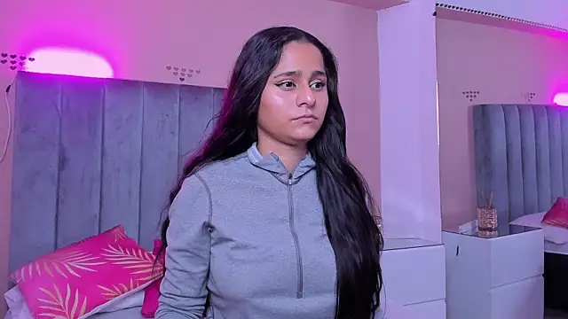 Giselle Roldan online show from 06/25/26, 04:43