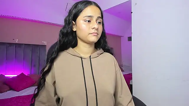 Giselle Roldan online show from 06/07/26, 03:56
