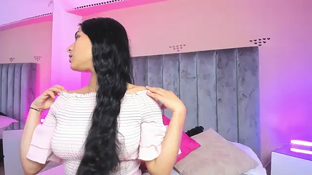 Giselle Roldan online show from 12/05/25, 04:22