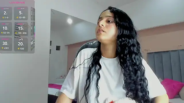 Giselle Roldan online show from 11/15/25, 08:02