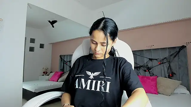 Giselle Roldan online show from 10/11/25, 03:51