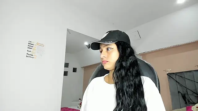 Giselle Roldan online show from 10/16/25, 03:37