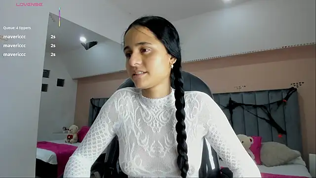 Giselle Roldan online show from 10/25/25, 08:09