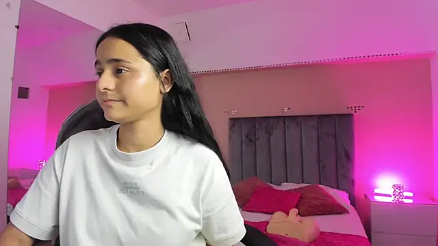 Giselle Roldan online show from 04/10/26, 02:46