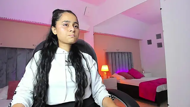 Giselle Roldan online show from 06/03/26, 03:29