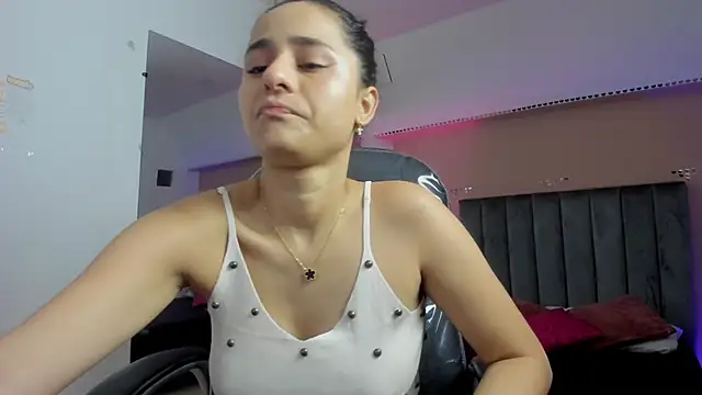 Giselle Roldan online show from 03/07/26, 07:52