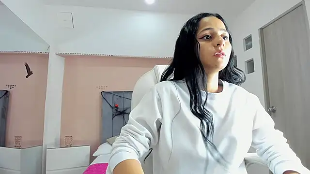 Giselle Roldan online show from 10/08/25, 04:14