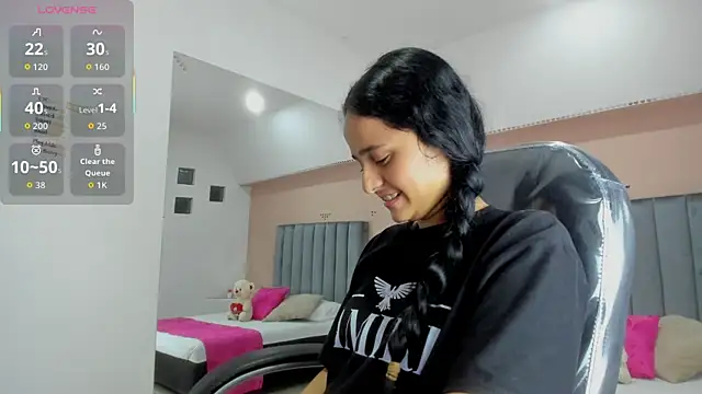 Giselle Roldan online show from 11/07/25, 03:22