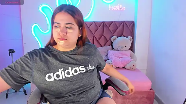 jisoo   online show from 12/04/25, 12:37