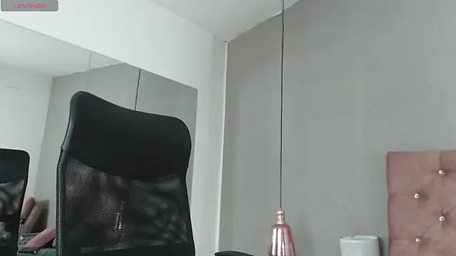 Snapshot of samaragrey18 chatting on 01/24/25, 06:46 samaragrey18 online show from 01/24/25, 06:46