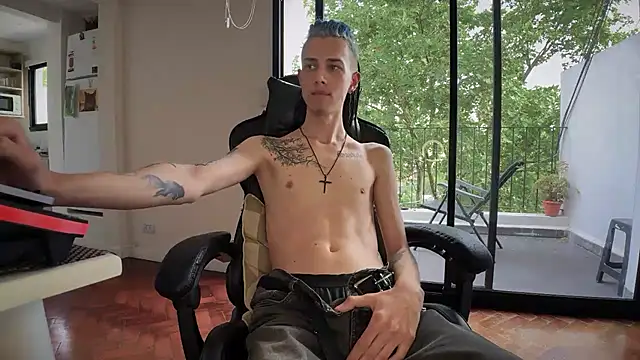 Den BlueXx online show from 11/18/25, 08:01