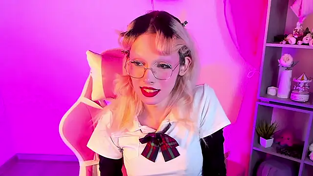 Snapshot of PamelamyDreamys chatting on 03/20/25, 01:48 PamelamyDreamys online show from 03/20/25, 01:48