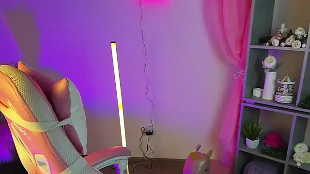 Snapshot of PamelamyDreamys chatting on 03/19/25, 08:54 PamelamyDreamys online show from 03/19/25, 08:54