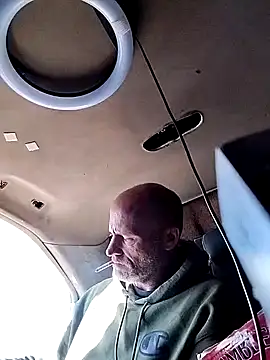 Snapshot of DatingProfile_USA_43_str8 chatting on 01/14/25, 05:23 DatingProfile USA 43 str8 online show from 01/14/25, 05:23