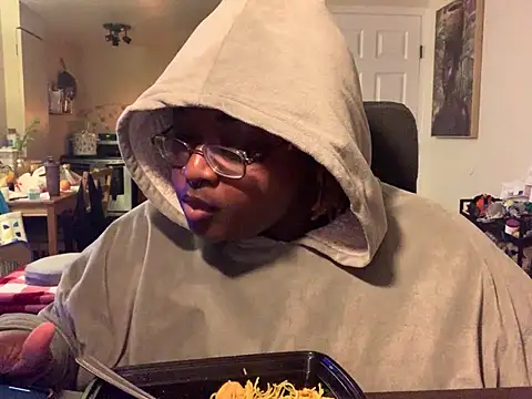 BigKittyRaven online show from 12/23/24, 10:44