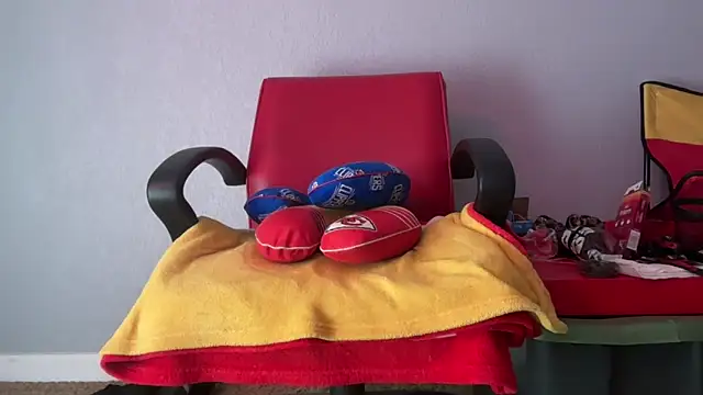 Snapshot of skarfosbabes69 chatting on 02/16/26, 01:43 skarfosbabes69 online show from 02/16/26, 01:43