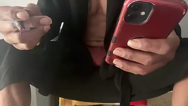 Snapshot of skarfosbabes69 chatting on 02/12/26, 11:21 skarfosbabes69 online show from 02/12/26, 11:21