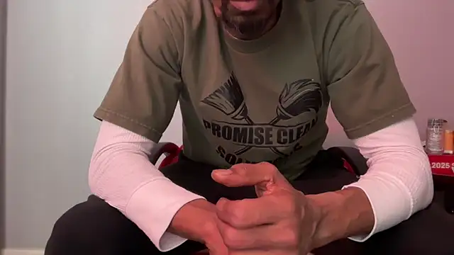 Snapshot of skarfosbabes69 chatting on 03/17/26, 10:02 skarfosbabes69 online show from 03/17/26, 10:02