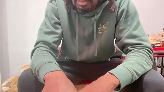 Snapshot of skarfosbabes69 chatting on 03/01/26, 08:31 skarfosbabes69 online show from 03/01/26, 08:31