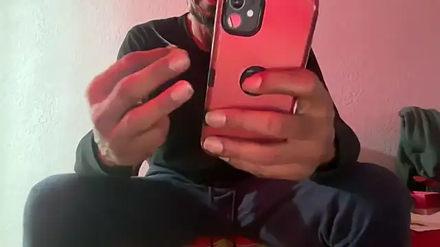 Snapshot of skarfosbabes69 chatting on 02/16/26, 01:37 skarfosbabes69 online show from 02/16/26, 01:37