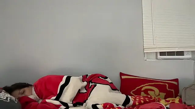 Snapshot of skarfosbabes69 chatting on 04/04/26, 11:17 skarfosbabes69 online show from 04/04/26, 11:17