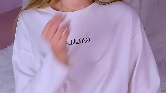 BeatriceEsmont online show from 10/27/25, 07:26