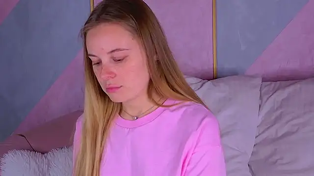 BeatriceEsmont online show from 10/22/25, 07:13