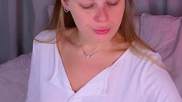 BeatriceEsmont online show from 11/03/25, 07:28