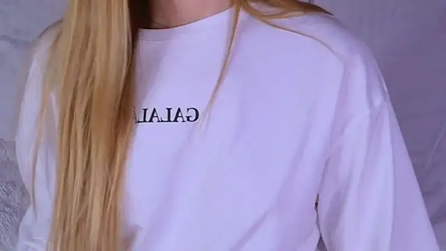 BeatriceEsmont online show from 10/26/25, 07:14