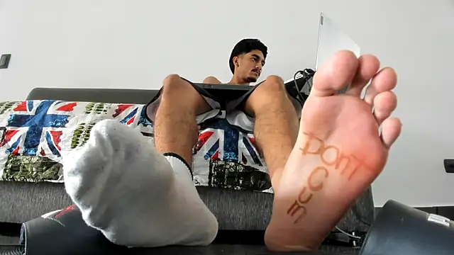 Snapshot of latin_bbc chatting on 10/15/25, 04:04 latin bbc online show from 10/15/25, 04:04