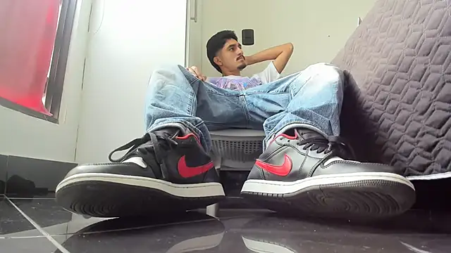 latin bbc online show from 11/24/25, 08:20