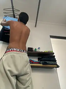 Snapshot of latin_bbc chatting on 10/28/25, 08:30 latin bbc online show from 10/28/25, 08:30