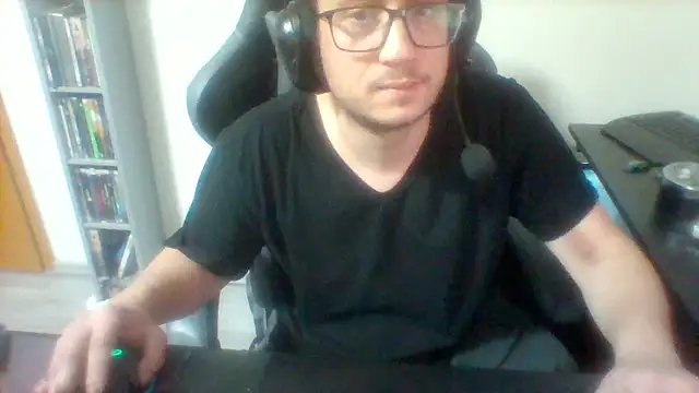 Snapshot of Stiiier1992 chatting on 12/04/24, 10:35 Stiiier1992 online show from 12/04/24, 10:35