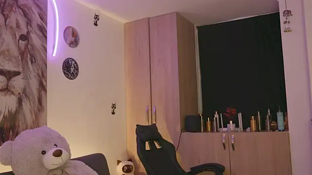 Maryann jones online show from 04/06/26, 01:23