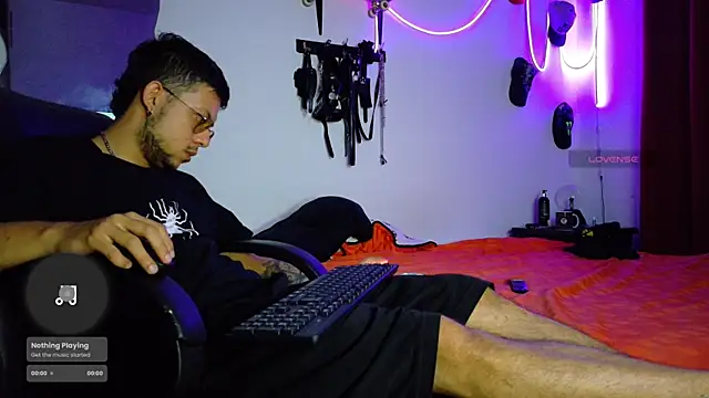 Snapshot of Nymphobuddies chatting on 03/03/25, 04:43 Nymphobuddies online show from 03/03/25, 04:43